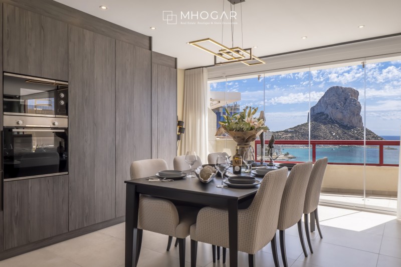 El cielo de Calpe a tus pies: ¡exclusivo ático dúplex de revista, frente al Mediterráneo! 